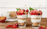 Granola yogurt parfait Granola yogurt parfait